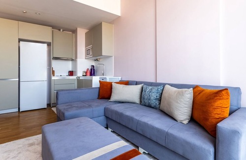 Kagithane Apartment | Modern Central Flat w Balcony 5 min to Metrobus