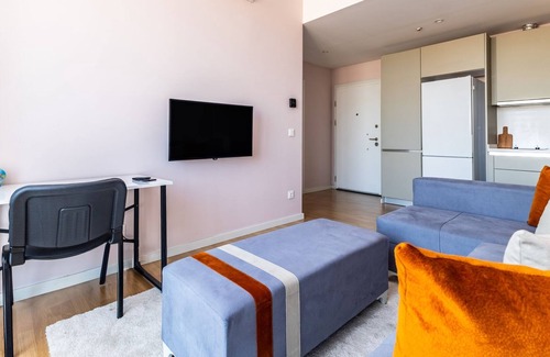 Kagithane Apartment | Modern Central Flat w Balcony 5 min to Metrobus
