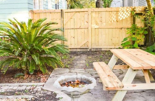 Hannon Park House | Modern & Centrally Located! Stay at Calypso Dreams