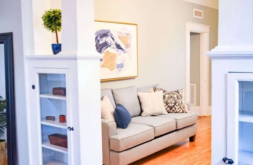 Hannon Park House | Modern & Centrally Located! Stay at Calypso Dreams