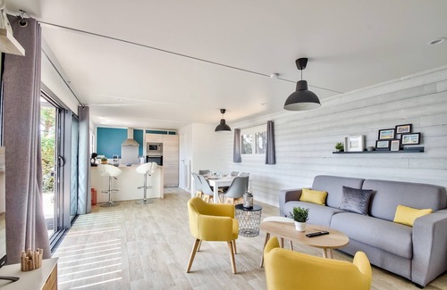 Bretignolles-sur-Mer Ski Chalet | Modern chalet for 8, residence with heated pool