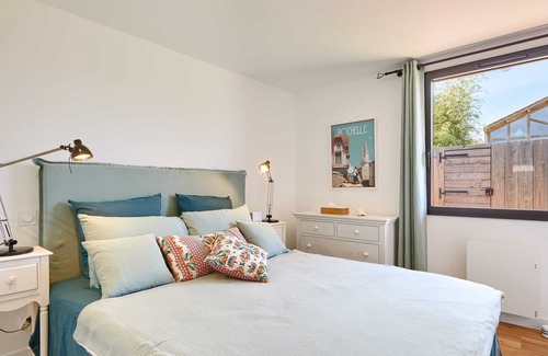 LHoumeau House | Modern chalet between La Rochelle and L'Ile de Ré: 1 to 5 people, 2 bedrooms.