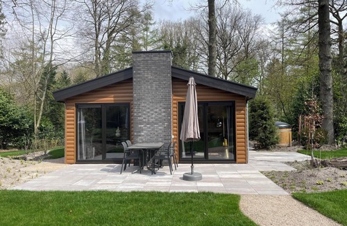 Municipality of Woudenberg House | Modern chalet for 6 people with 3 bedrooms and hot tub