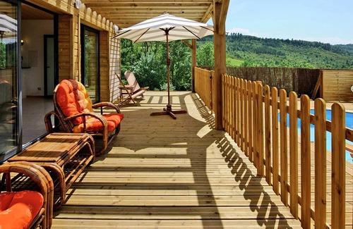 Roquetaillade Ski Chalet | Modern Chalet in Roquetaillade with Swimming Pool