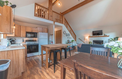Higgins Lake Ski Chalet | Modern Chalet with Fireplace - close to Higgins Lake!