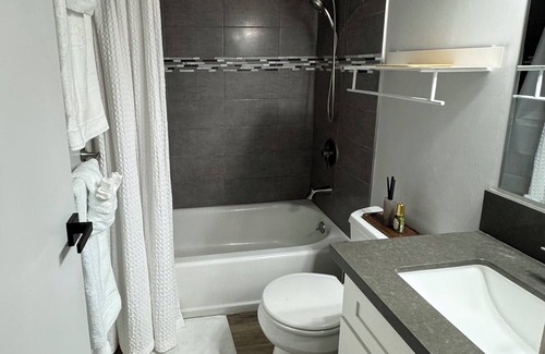 Waikiki Condo | Modern Charm: Renovated 1BR, fast 600Mbps Wifi, W/D in unit, Stunning Views