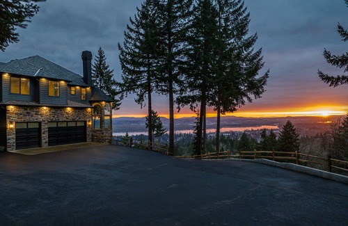 Washougal House | Modern Chateau on private hillside with breathtaking views of the Columbia River