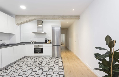 Chueca Apartment | Modern & Chic 2BR/2BA apartment in trendy Chueca