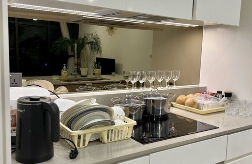 Hang Xanh Apartment | Modern City Garden 2BedRooms Apt - Relaxing Pool and City View - 5 mins to D1