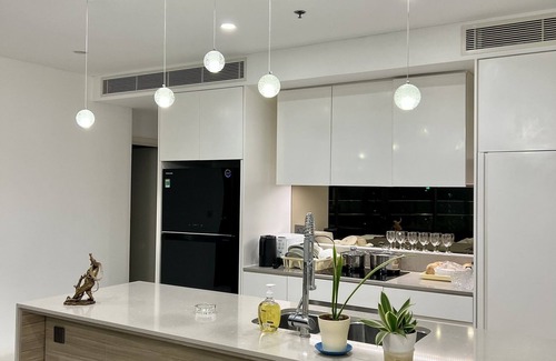 Hang Xanh Apartment | Modern City Garden 2BedRooms Apt - Relaxing Pool and City View - 5 mins to D1
