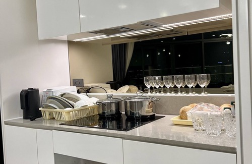 Hang Xanh Apartment | Modern City Garden 2BedRooms Apt - Relaxing Pool and City View - 5 mins to D1