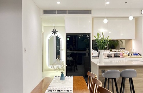 Hang Xanh Apartment | Modern City Garden 2BedRooms Apt - Relaxing Pool and City View - 5 mins to D1