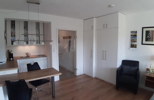 Bahnhofsvorstadt Apartment | Modern City Apartment with balcony and nice parc view