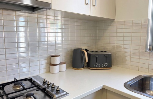 Wagga Wagga Apartment | Modern City Townhouse with all the Comforts