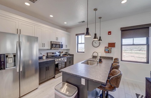 St. George Cottage | Modern | Clean | Get-a-way for two! | Mini Ranch casita