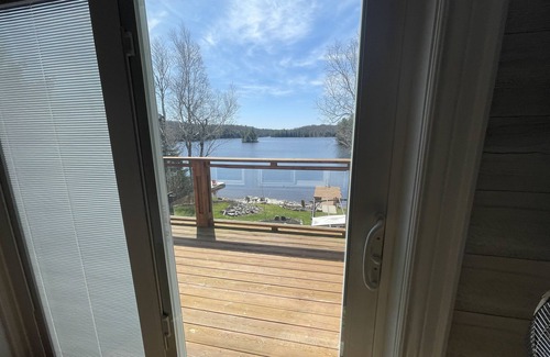 McDougall Cottage | Modern Clean Lakefront Cottage. Just 12 min to Parry Sound