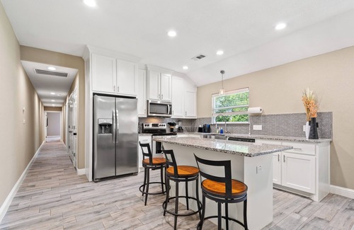 Sherman Apartment | Modern Clean, Near Austin College & Fully Equipped