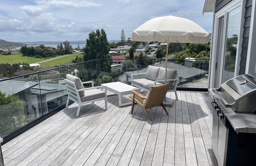 Manly House | Modern Coastal Family Home in Stanmore Bay!