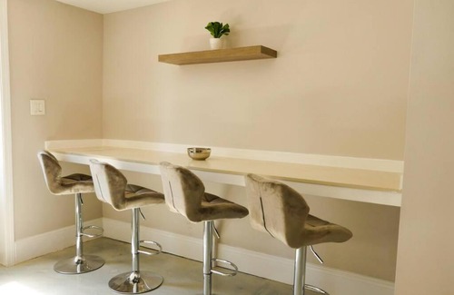Algiers Point Bed & Breakfast | Modern Colorful and Perfectly Located in Algiers PT