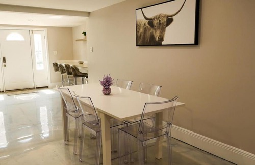 Algiers Point Bed & Breakfast | Modern Colorful and Perfectly Located in Algiers PT