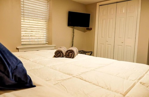 Algiers Point Bed & Breakfast | Modern Colorful and Perfectly Located in Algiers PT