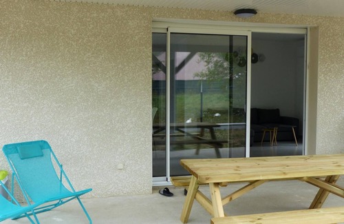 Saint-Remy-en-Rollat Cottage | Modern comfort between city and countryside, 2 BR, terrace, large garden, close to Vichy