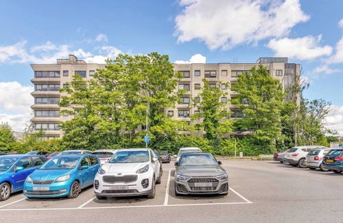 Stevenage Apartment | Modern Comfort 2bed flat sleep 8 ppl Town Centre