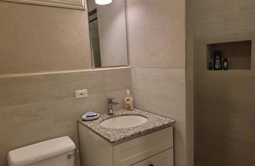 Georgetown House | Modern Comfort Close to Embassies and Hotel Area