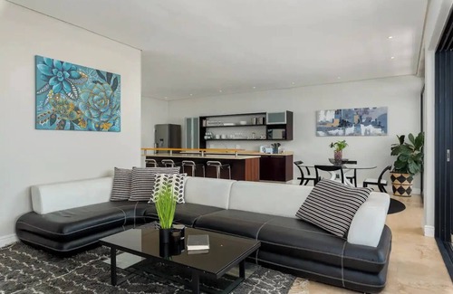 Camps Bay Apartment | Modern Comfort in Camps Baynn