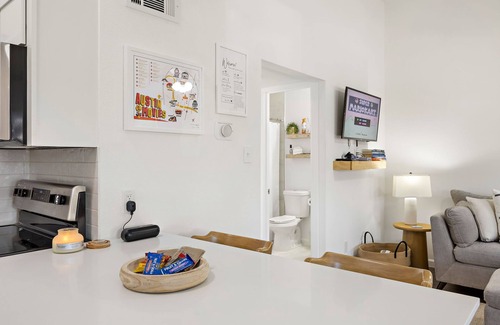 Old West Austin Condo | Modern Comfort in Central Austin! Very close to UT