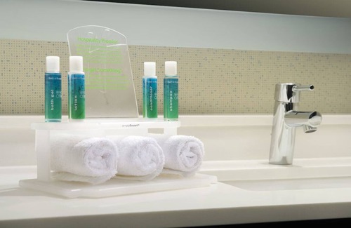 Ruckersville Hotel | Modern Comfort & In-Room Amenities l Close to Charlottesville Highlights