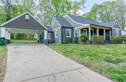 Thomasville House | Modern Comfort Meets Relaxation- Spa Style Master with a Jacuzzi& Outdoor Oasis