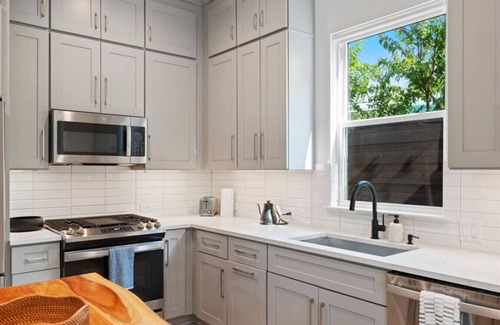 Austin Apartment | Modern Comfort Near It All | 2BR/2.5BA | Sleeps 6