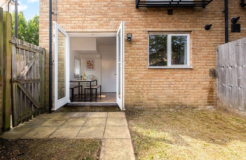 Milton Keynes House | Modern & comfortable 4 bed house