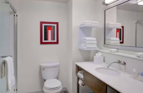 Columbus Hotel | Modern Comforts | Free Breakfast & WiFi | Columbus Scenic Stay | Near Scotio Dow