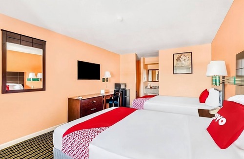 Channelview Hotel | Modern Comforts in the Heart of Channelview! Pets Allowed, Free Parking!