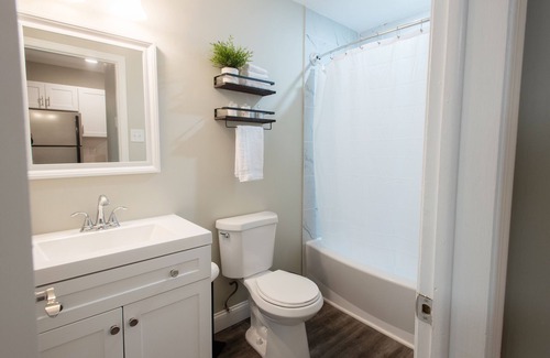 Royersford Apartment | Modern & Comfy | 5★ Location, ♛Queen Bed, Parking
