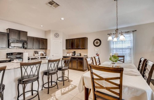 Solana Ridge House | Modern comfy home perfect for your Lackland/San Antonio Visit, mins to Sea World