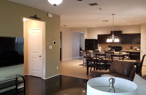 Solana Ridge House | Modern comfy home perfect for your Lackland/San Antonio Visit, mins to Sea World