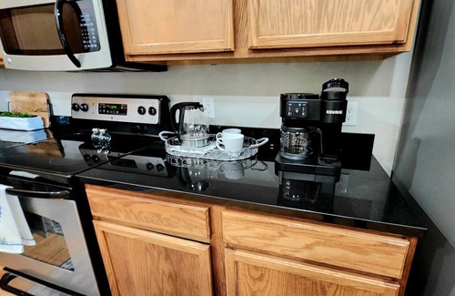 Waukee House | Modern Condo 3BR-3BA. Pet friendly, Perfect 4 Families, Longer stays, Waukee-WDM