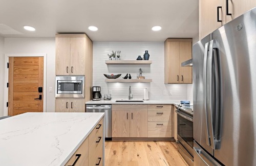 Tamarack Resort Condo | Modern Condo|Gas Fireplace|Balcony with Plaza View