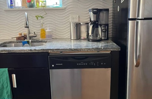 Olde Richmond Condo | Modern Condo In Trendy Neighborhood