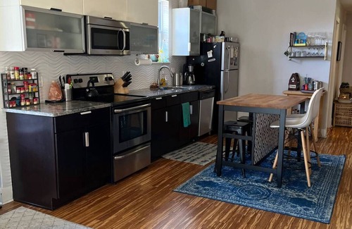 Olde Richmond Condo | Modern Condo In Trendy Neighborhood