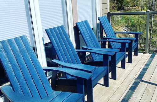 Huntsville Condo | Modern Condo with a View. Walking distance to beach and Hidden Valley Ski Club.