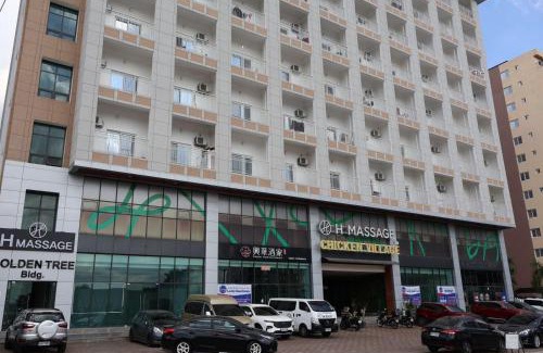 Clark Freeport Apartment | Modern Condo with Pool near Casinos in Clark