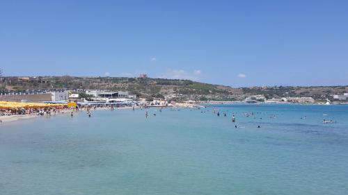 Għadira House | Modern confortable room for 1 Person only in a shared flat close to beach