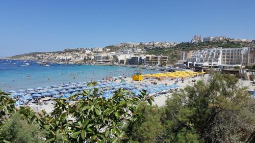 Għadira House | Modern confortable room for 1 Person only in a shared flat close to beach