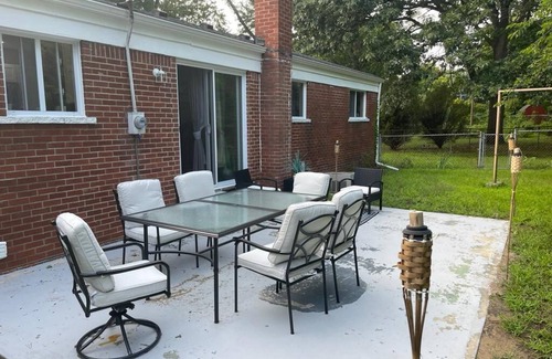 Southfield House | Modern, Convenient 2BR House