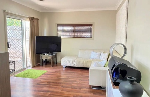 Whitfield House | Modern & Cosy Granny Flat in Cairns- WiFi included