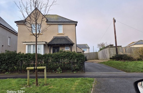 Brixham House | Modern cosy home with sea views Brixham, Torbay. New build estate, pets welcome